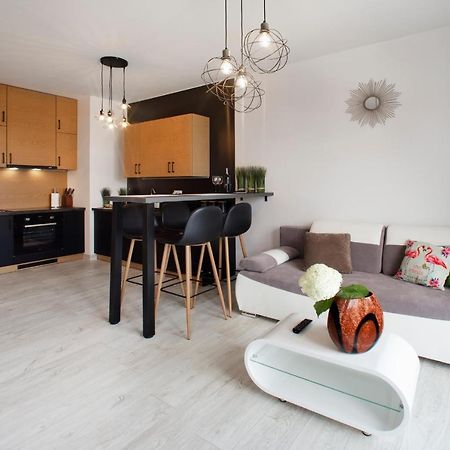 Cybernetyki 6B Serviced Accommodation Varsovie Extérieur photo
